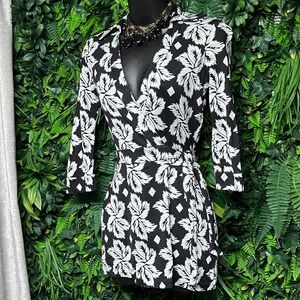 Diane von Furstenberg Jumpsuit 0 Shorts Romper Floral Print 3/4 Sleeve Mini 2976